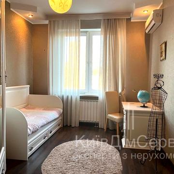 Дмитрівська вул., 82