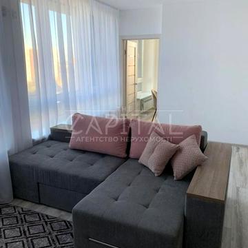 Зарічна вул., 4