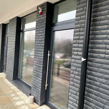 Степана Бандери вул., 1