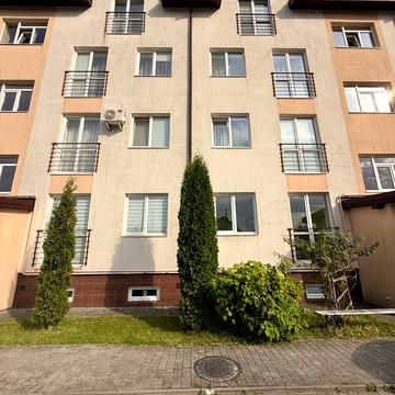 Весняна вул., 12