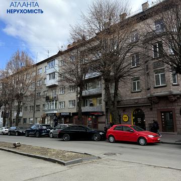 Степана Бандери вул., 18