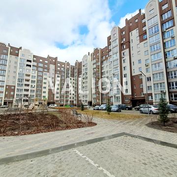 Леоніда Каденюка вул., 18