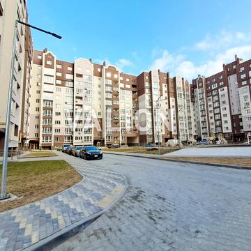 Леоніда Каденюка вул., 18