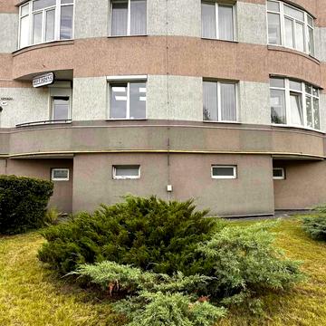 Вячеслава Чорновола просп. (), 67б