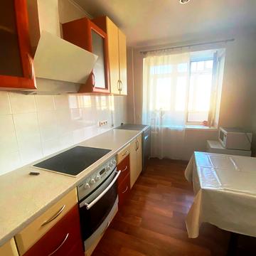 Академіка Корольова вул., 46