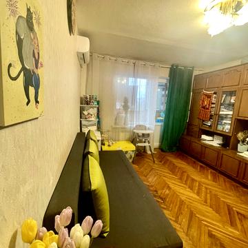 Романа Ратушного вул. (Волгоградська), 18