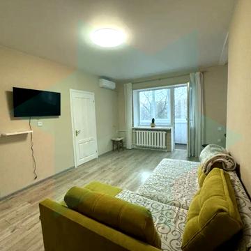 Михайла Грушевського вул. (Карла Лібкнехта), 87а