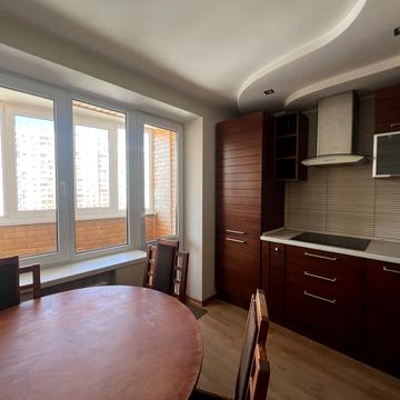 Володимира Івасюка просп. (Героїв Сталінграду), 25