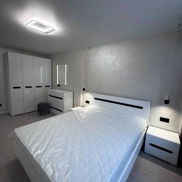 Білогірська вул., 13