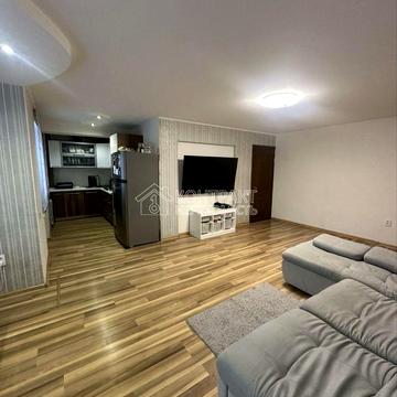 Льва Ландау просп. (50-річчя СРСР), 16