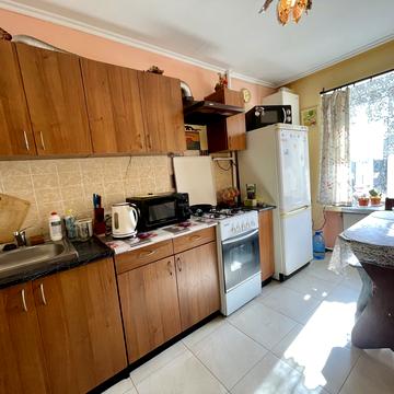 Степана Бандери просп., 72