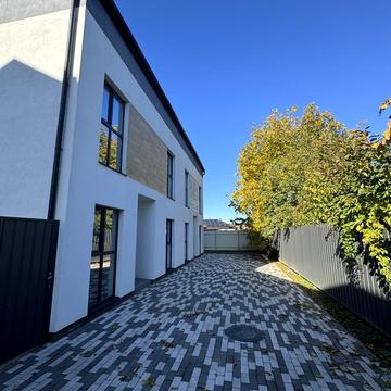 Віктора Швеця вул. (Шляхова), 46-А