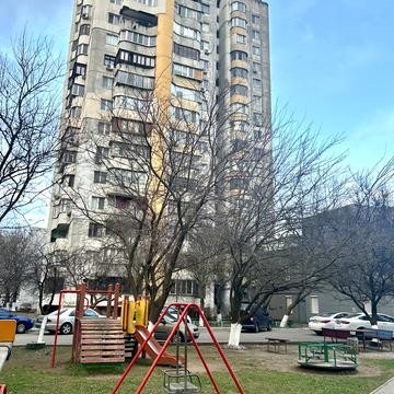 Князя Володимира Великого просп., 137