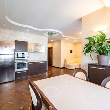 Дніпровська набережна вул., 25