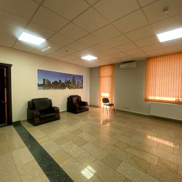 Героїв Небесної Сотні вул. (Уральська), 1