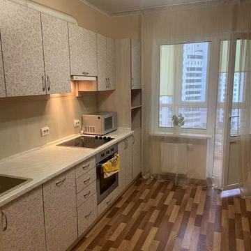 Бориса Гмирі вул., 10/40