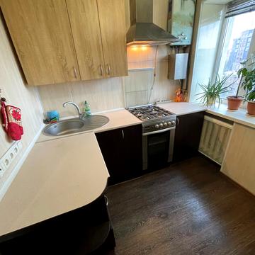 Лесі Українки просп. (Пушкіна), 1