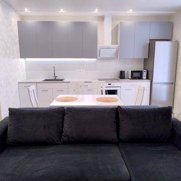 Кадетський Гай вул., 8