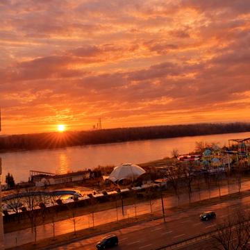 Набережна Перемоги вул., 50