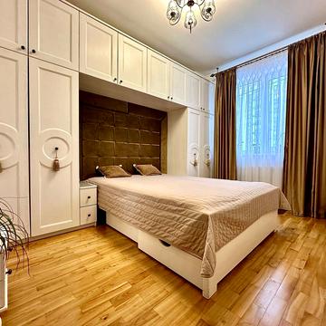 Авраама Лінкольна вул. (Димитрова), 6