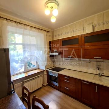 Богдана Хмельницького вул., 49