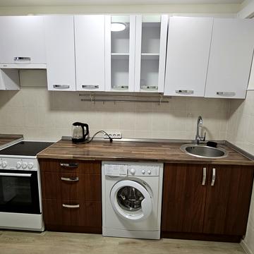 Стадіонна вул., 6