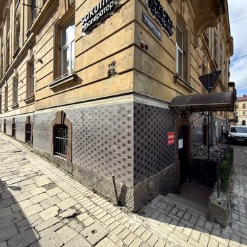 Скельна вул., 1