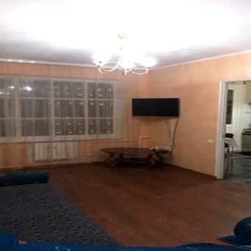 Академіка Філатова вул., 27