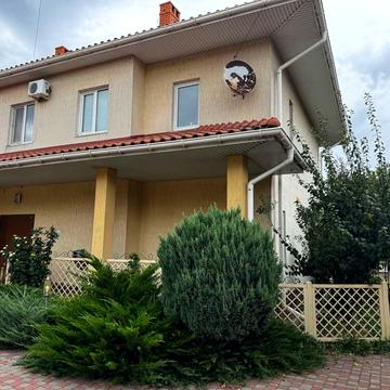 Хмельницького вул., 14