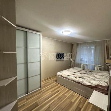 Льва Ландау просп. (50-річчя СРСР), 16