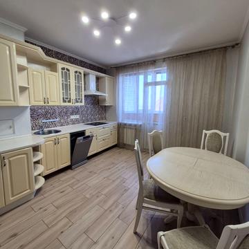 Дніпровська набережна вул., 23