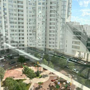 Володимира Івасюка просп. (Героїв Сталінграду), 2-Д