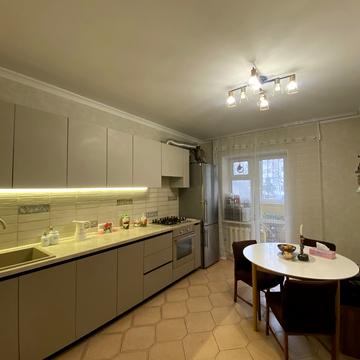 Добровольців вул. (Маршала Говорова), 1/2