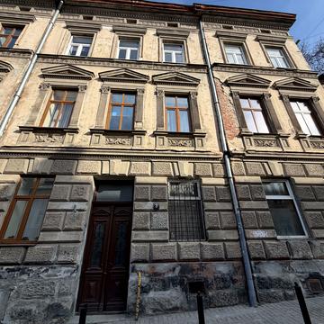 Насипна вул., 3