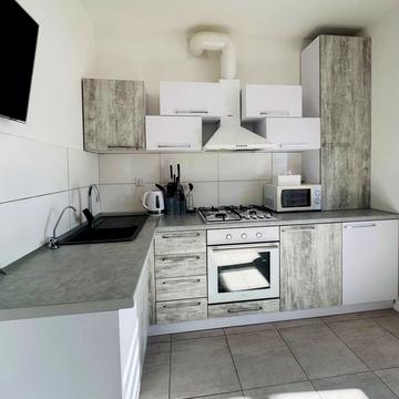 Єдності вул., 4