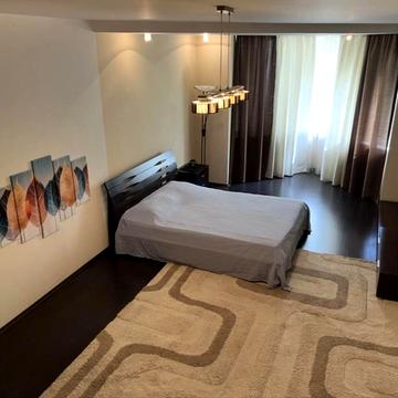 Салютна вул., 1-Б