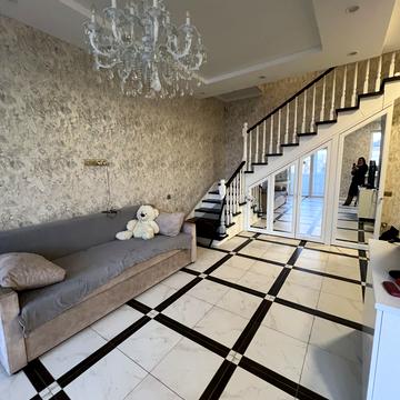 Дмитрівська вул., 19