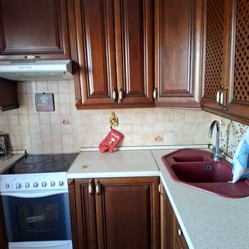 Срібнокільська вул., 8