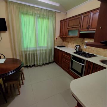 Богдана Хмельницького вул., 243