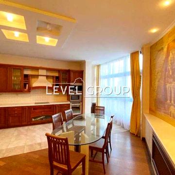 Володимирська вул., 49-А