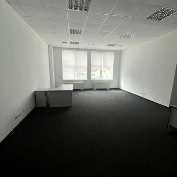 Академіка Андрія Сахарова вул., 36