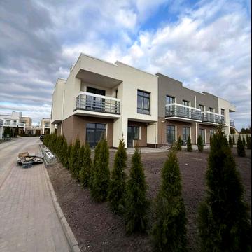 Коновальця, 42