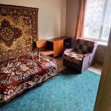 Тролейбусна вул., 14