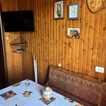 Анатолія Кос-Анатольського вул., 18