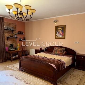 Яснополянська вул., 33-Б