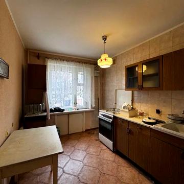 Героїв України вул., 19