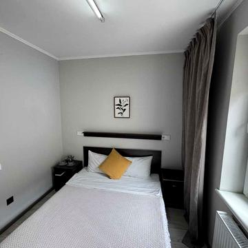 Луки Долинського вул., 4