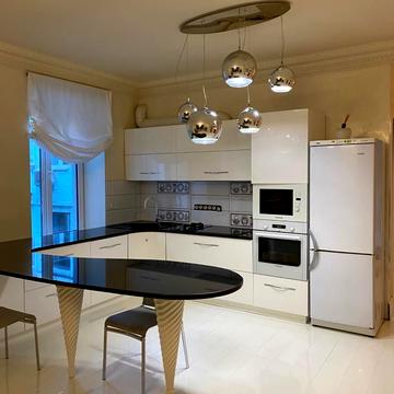 Михайла Грушевського вул., 28/2