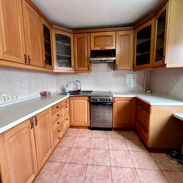 Героїв Крут вул. (12 Квітня), 2-Б