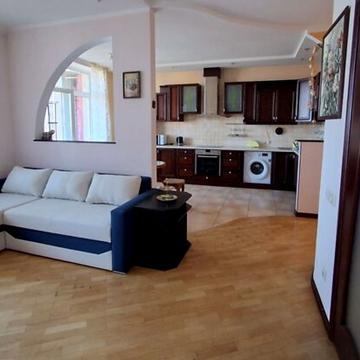 Святослава Хороброго вул., 7